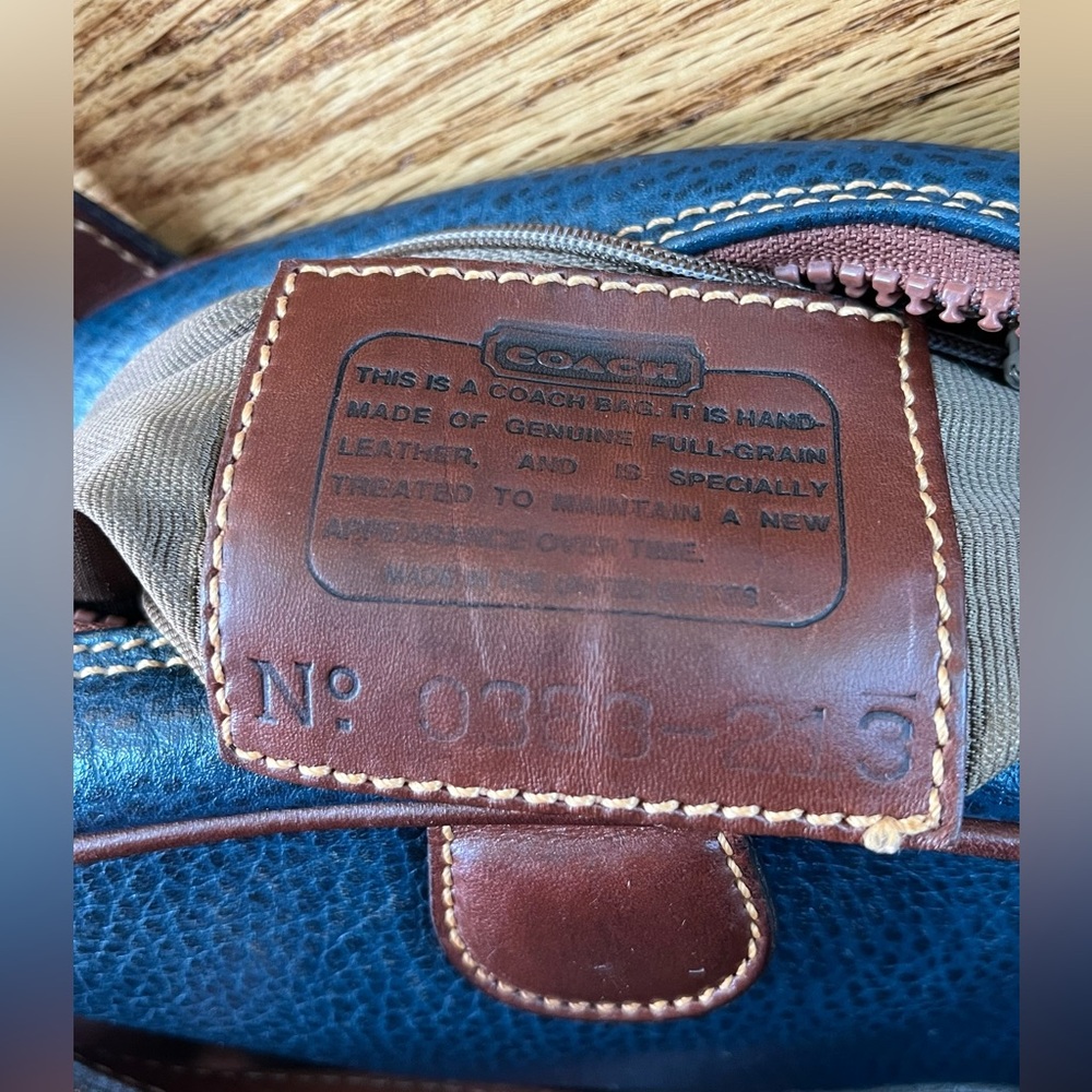 Vintage Coach Alexandria Zip from Sheridan Collection - All Weather Leather - Picture 4 of 16